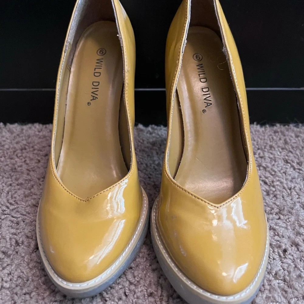 Heels - Picture 2 of 5